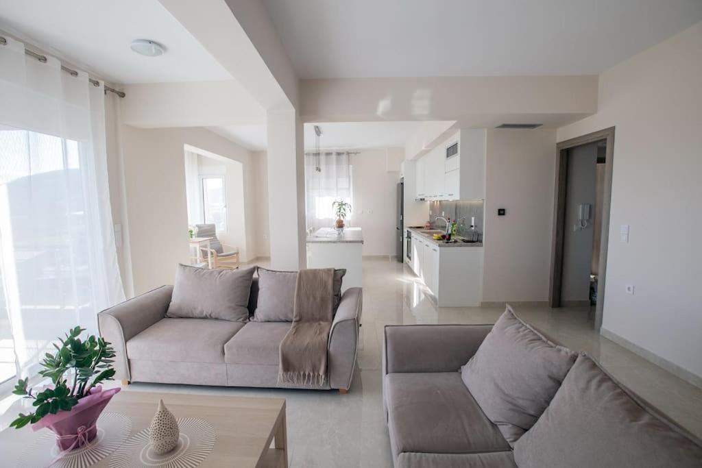 Over The Horizon 3 Bedroom Apartment นาฟปลิโอ ภายนอก รูปภาพ