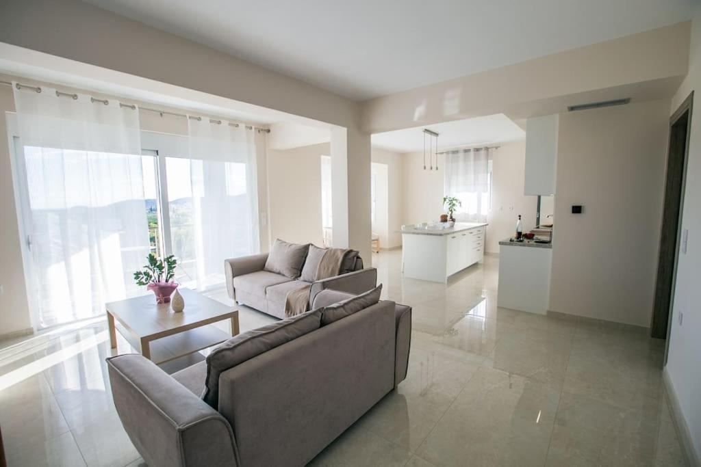 Over The Horizon 3 Bedroom Apartment นาฟปลิโอ ภายนอก รูปภาพ