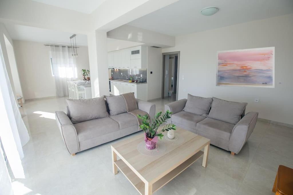 Over The Horizon 3 Bedroom Apartment นาฟปลิโอ ภายนอก รูปภาพ